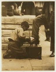 Lustrabotas en Bowery, Nueva York, 1910