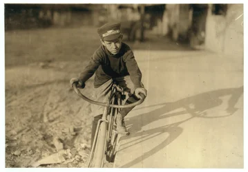 Curtin Hines de 14 años, mensajero de Western Union durante 6 meses, Houston, Texas, 1913