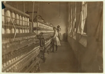 Hattie Hunter, hilandera en Lancaster Cotton Mills, Carolina del Sur donde ha trabajado durante 3 años, 1908