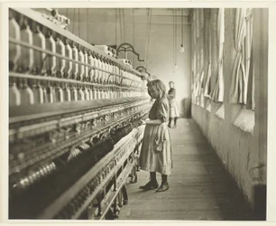 Sadie Pfeifer, hilandera de una fábrica de algodón, Lancaster, Carolina del Sur