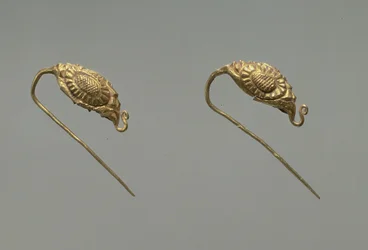 Par de pendientes de oro, Dinastía Liao, siglos X-XI