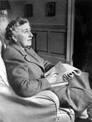 Agatha Christie, escritora de novelas de crimen inglesa, 9 de marzo de 1946