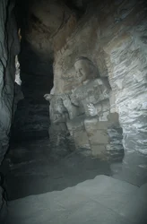 China, provincia de Shanxi, estatua de arenisca de Buda en las Grutas de Yungang