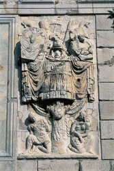 Primer plano de esculturas en una pared, Trofeo de los Alpes, La Turbie, Provenza-Alpes-Costa Azul, Francia