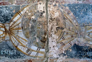 Rostro de Cristo, fresco dañado en la iglesia de Metamorfosis Sotiros, Voutas, Creta, Grecia