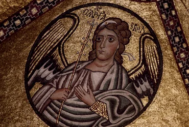 Figura de un ángel, mosaico dentro del Monasterio de Hosios Loukas, Grecia, fundado a principios del siglo X