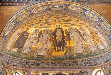 Madonna y Niño entre ángeles y santos, mosaico en el ábside de la basílica Eufrasiana, Porec, Istria, Croacia, siglo VI