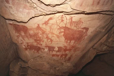 Pintura que representa escenas de caza, arte rupestre del Sahara, Enneri Tougwi, Tibesti, Chad
