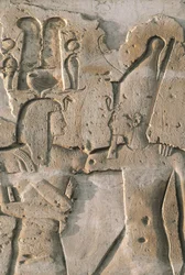 Relieve en el pórtico