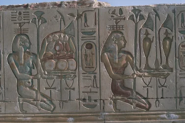 Relieve de ofrendas votivas