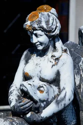 Estatua en el jardín del Palacio de los Condes de Estoi. Estoi, Portugal