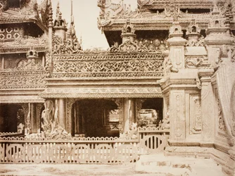 No. 92. Amerapoora. Otra parte del Balcón de Kyoung No. 86 [Maha-too-lo-Bounghian Kyoung]