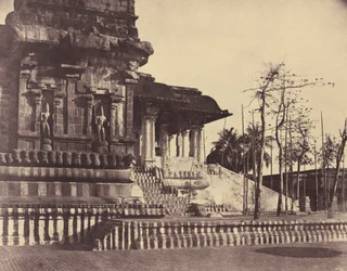 Tanjore: Gran Pagoda, entrada mirando al exterior,marzo-abril de 1858 (foto)
