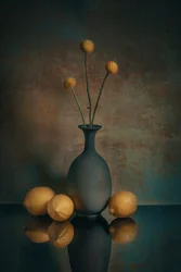 Naturaleza muerta rústica con limones