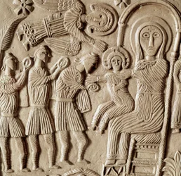 Arqueología de la Edad Media. Arte bárbaro de Lombardía: adoración de los Magos, bajorrelieve del altar del duque Rachis. Escultura, arte lombardo, 737-744. Cividale del Friuli, Museo Cristiano, tesoro de la catedral