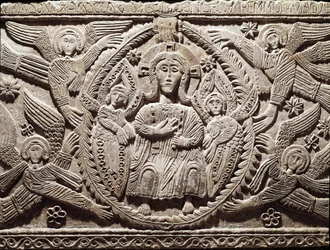 Arte lombardo: Cristo en gloria, bajorrelieve del altar del duque Ratchis (Ratchis o Ratgis) - Escultura, arte lombardo, 737-744 (Relieve del altar de Ratchis que representa a Cristo en gloria), Cividale del Friuli, Museo Cristiano, tesoro de la catedral