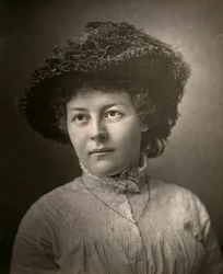 Adela Measor, actriz irlandesa, 1882