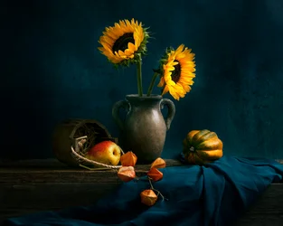 Naturaleza muerta con girasoles otoñales