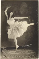 [Bailarina en punta]