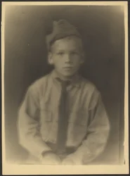 Niño vestido de soldado