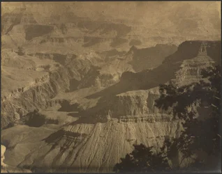 [Paisaje del cañón desde arriba]