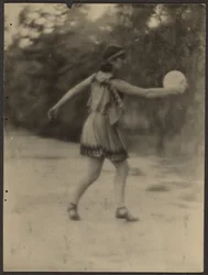 [Bailarina con disco]