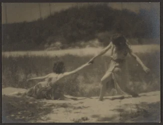 [Bailarinas en el jardín]