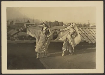 Bailarines en una azotea