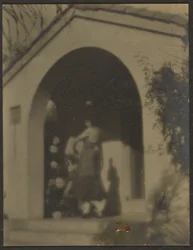 [Bailarina ante House]