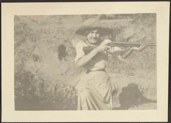 [Florence con fusil]