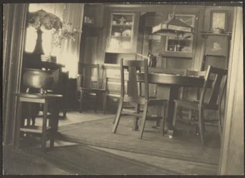 [Interior]