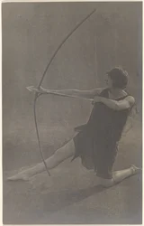 [Arquero arrodillado]