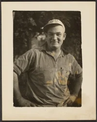 [Hombre con sombrero de Valite Inc.]