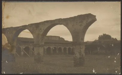 [Arcos de la Misión]