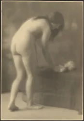Desnudo con muñeca