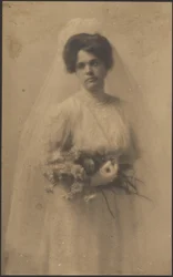 [Retrato de novia con ramo]