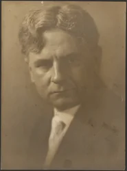 Retrato de un hombre de ojos hundidos