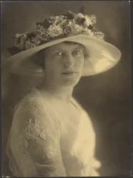[Retrato de una mujer bañada por la luz]
