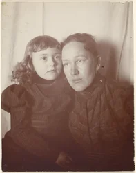 [Retrato de una mujer y una niña]
