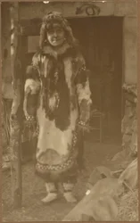 [Retrato de una mujer con traje indio]