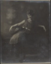 [Retrato de una mujer con un lazo en el cinturón]
