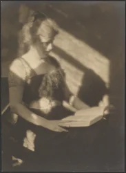 [Retrato de mujer con libro]