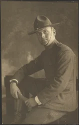 [Retrato de un joven de uniforme]