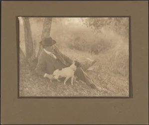 [Autorretrato con perro]