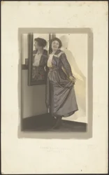 [La mujer y su reflejo]