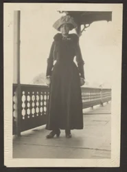 [Mujer en el balcón]