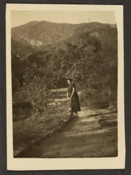 [Mujer en el camino]