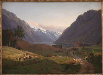 Vista de Odda en el Fiordo Sør en Hardanger, Noruega. Luz de la Mañana