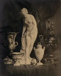 Naturaleza Muerta con Estatuilla y Jarrones