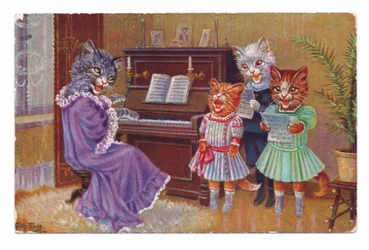 Postal eduardiana de cuatro gatos con ropa humana alrededor de un piano, cantando juntos, hacia 1910